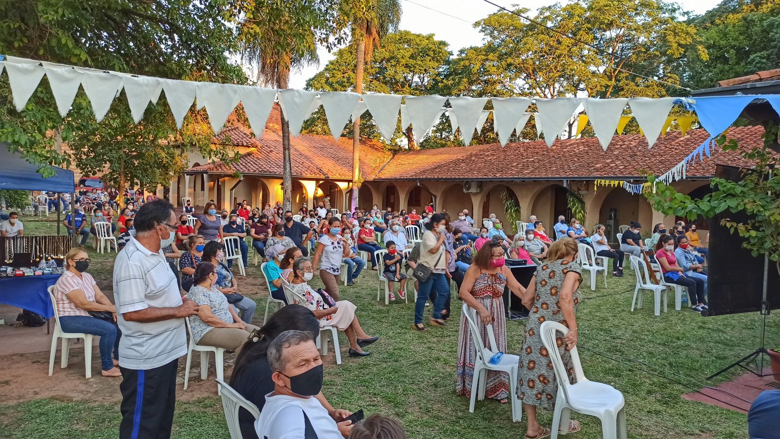 Cientos de fieles llegaron hasta la Parroquia Virgen de la Merced para ver a la Patrona del Paraguay