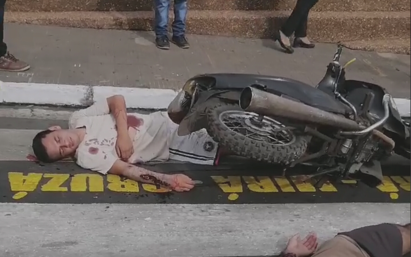 Simulacro de accidente de tránsito frente a la Municipalidad de Lambaré.