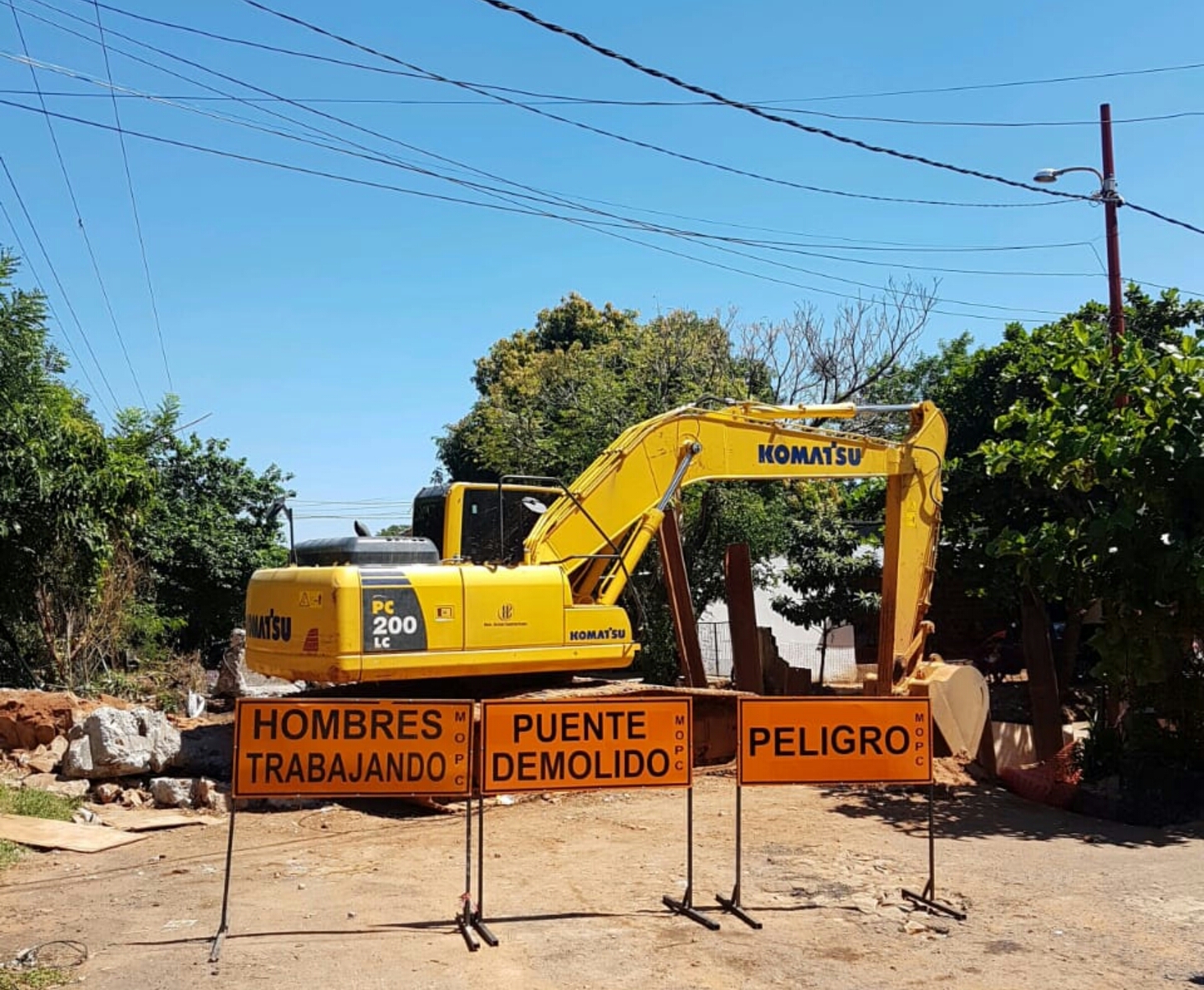 Toda esta zona fue señalizada con el fin de alertar a transeúntes y automovilistas de los desvíos implementados en el sitio.