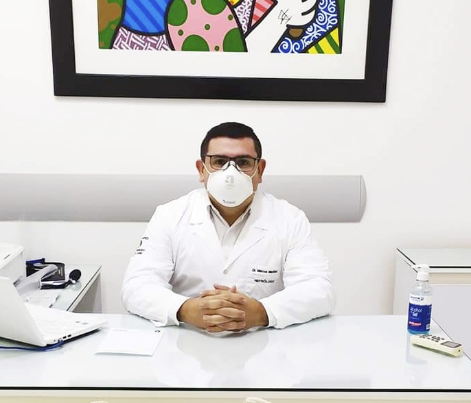 Dr. Marcos Martínez, Médico Familiar especialista en Nefrología e Hipertensión Arterial, Hospital de Clínicas de la Facultad de Ciencias Médicas de la Universidad Nacional de Asunción.